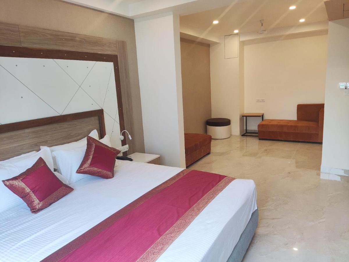 Hotel Xenia Varanasi Exteriör bild