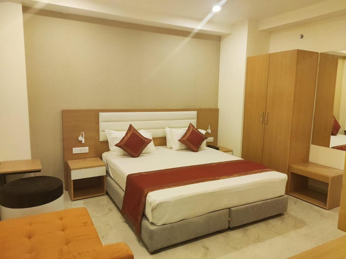 Hotel Xenia Varanasi Exteriör bild