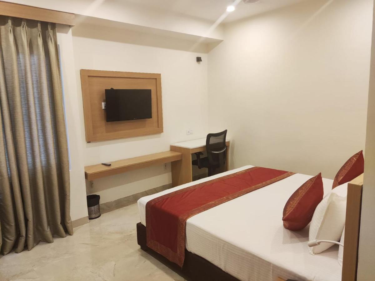 Hotel Xenia Varanasi Exteriör bild