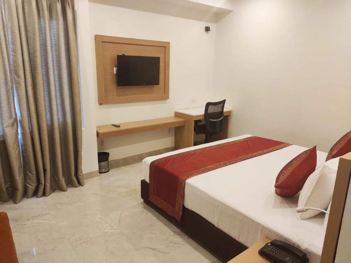 Hotel Xenia Varanasi Exteriör bild