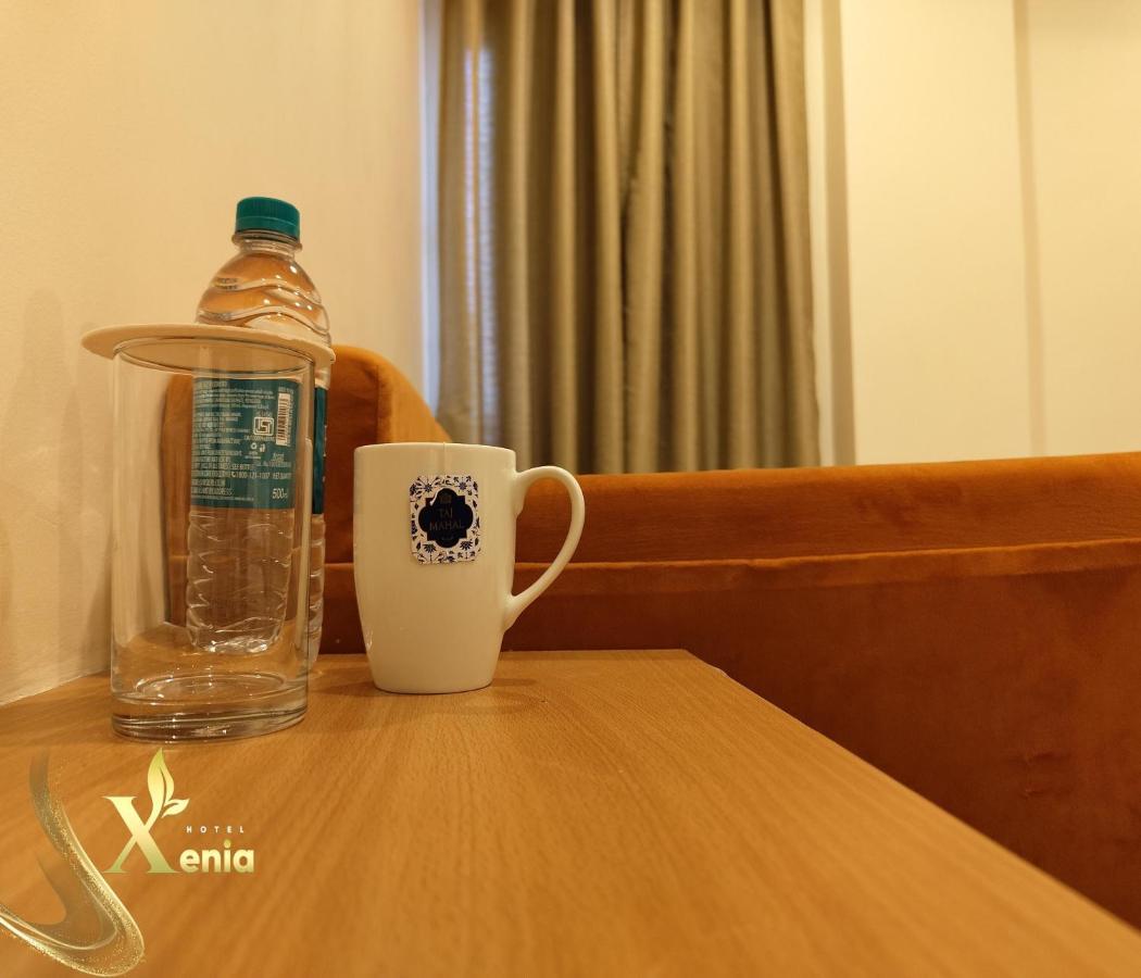 Hotel Xenia Varanasi Exteriör bild
