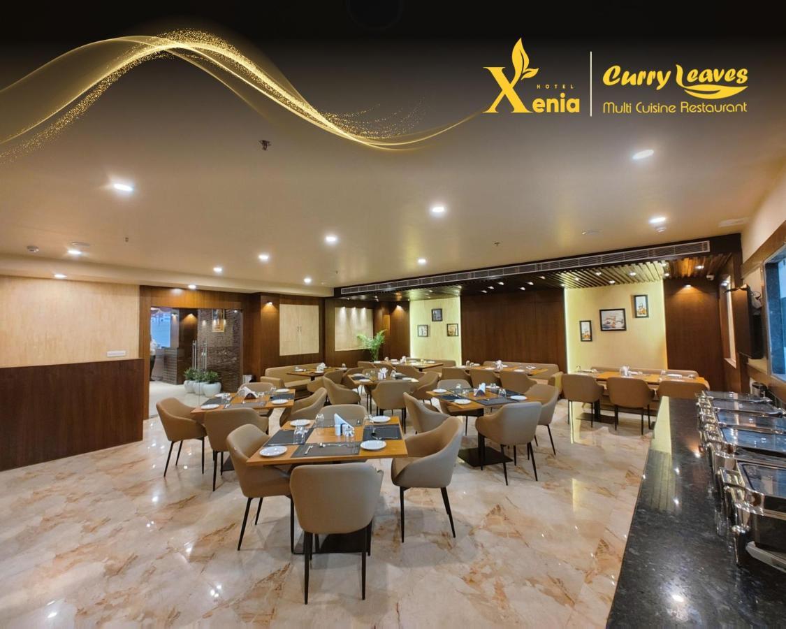 Hotel Xenia Varanasi Exteriör bild