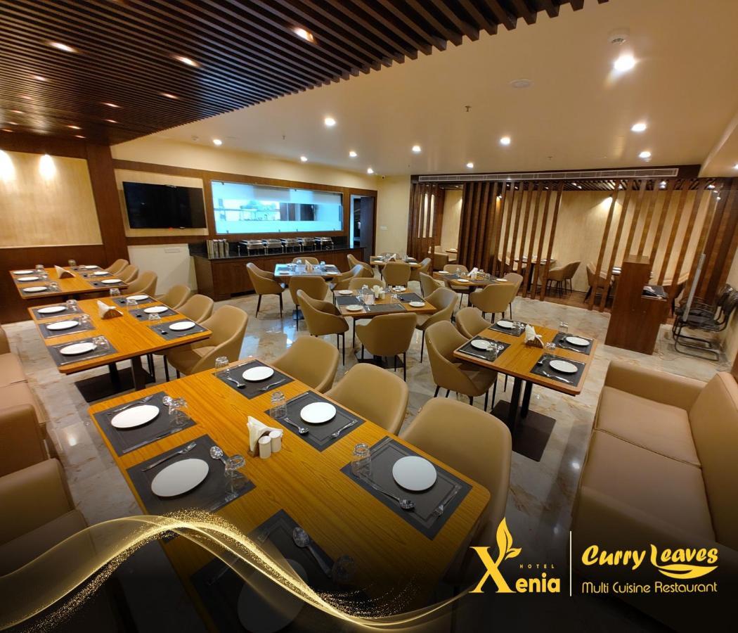 Hotel Xenia Varanasi Exteriör bild
