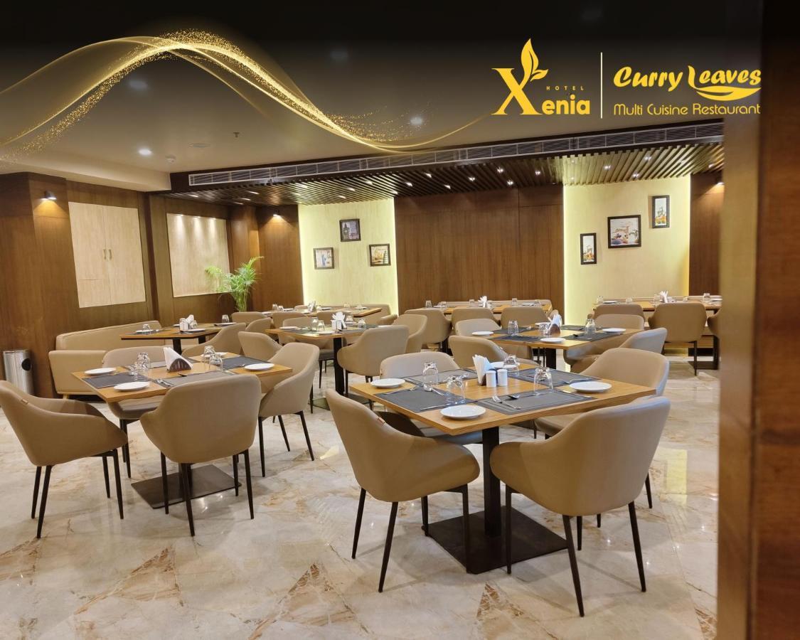 Hotel Xenia Varanasi Exteriör bild